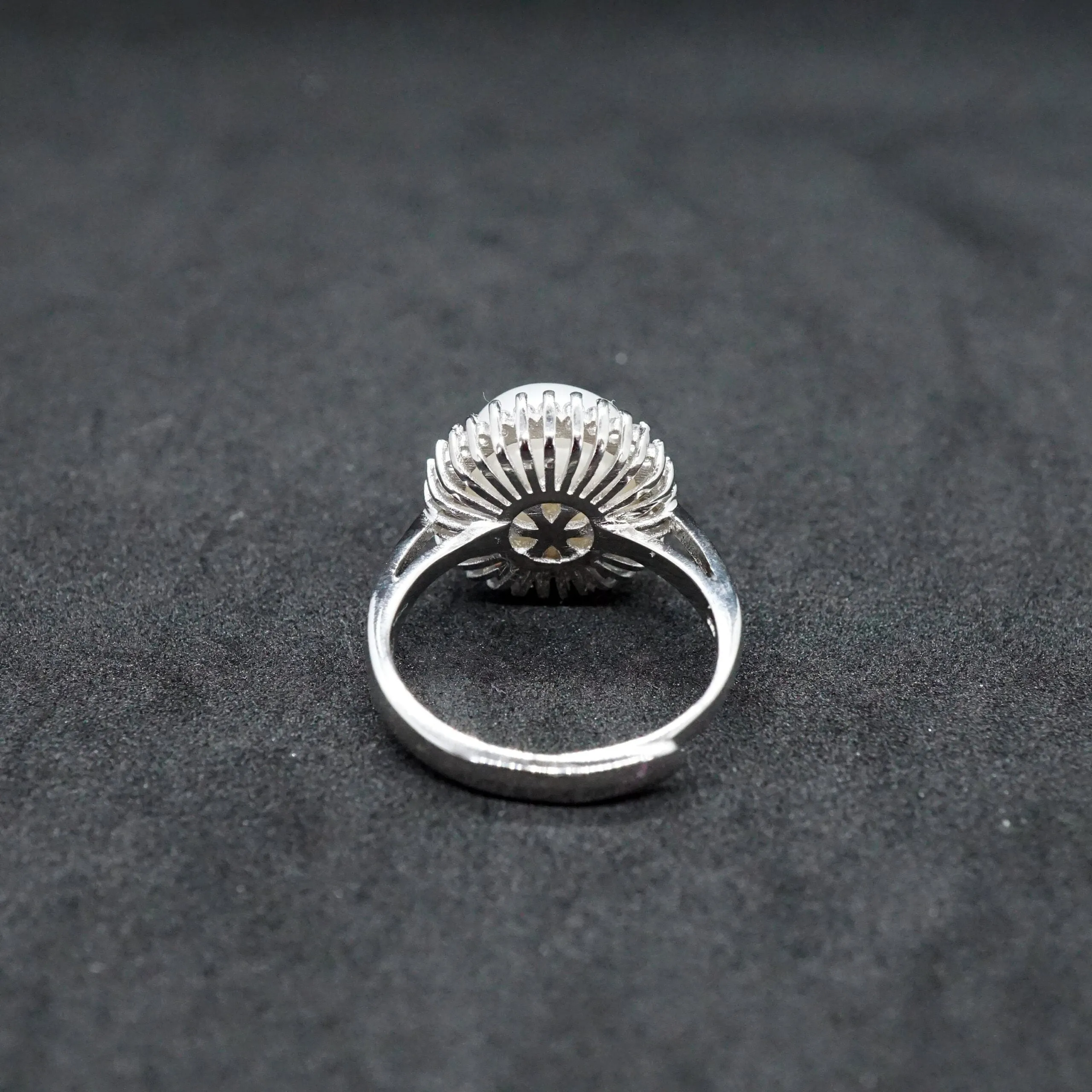 Leilani X - Fresh water pearl and zirconia ring
