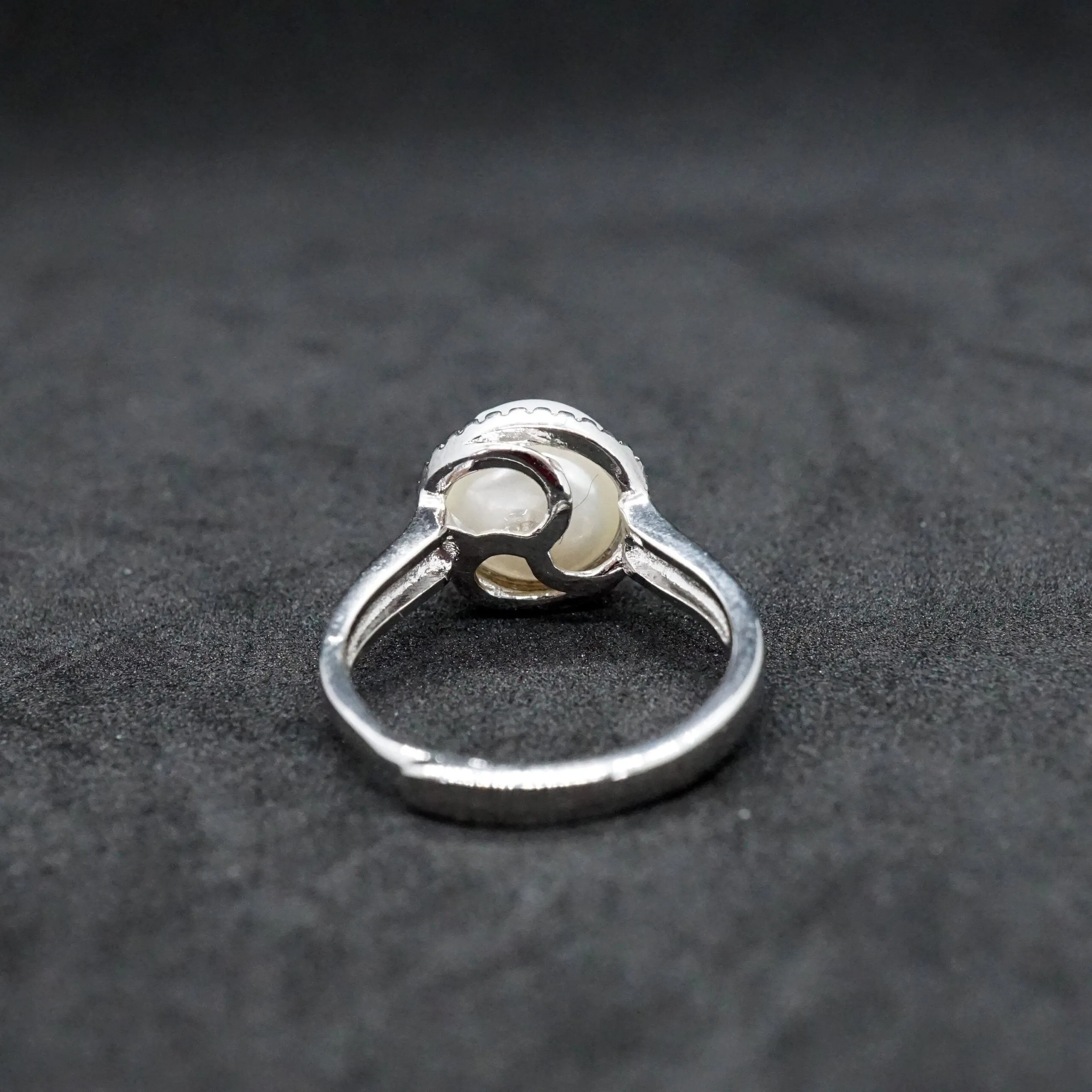 Mila X -White Pearl Freshwater Round Ring with Diamonds (CZ)
