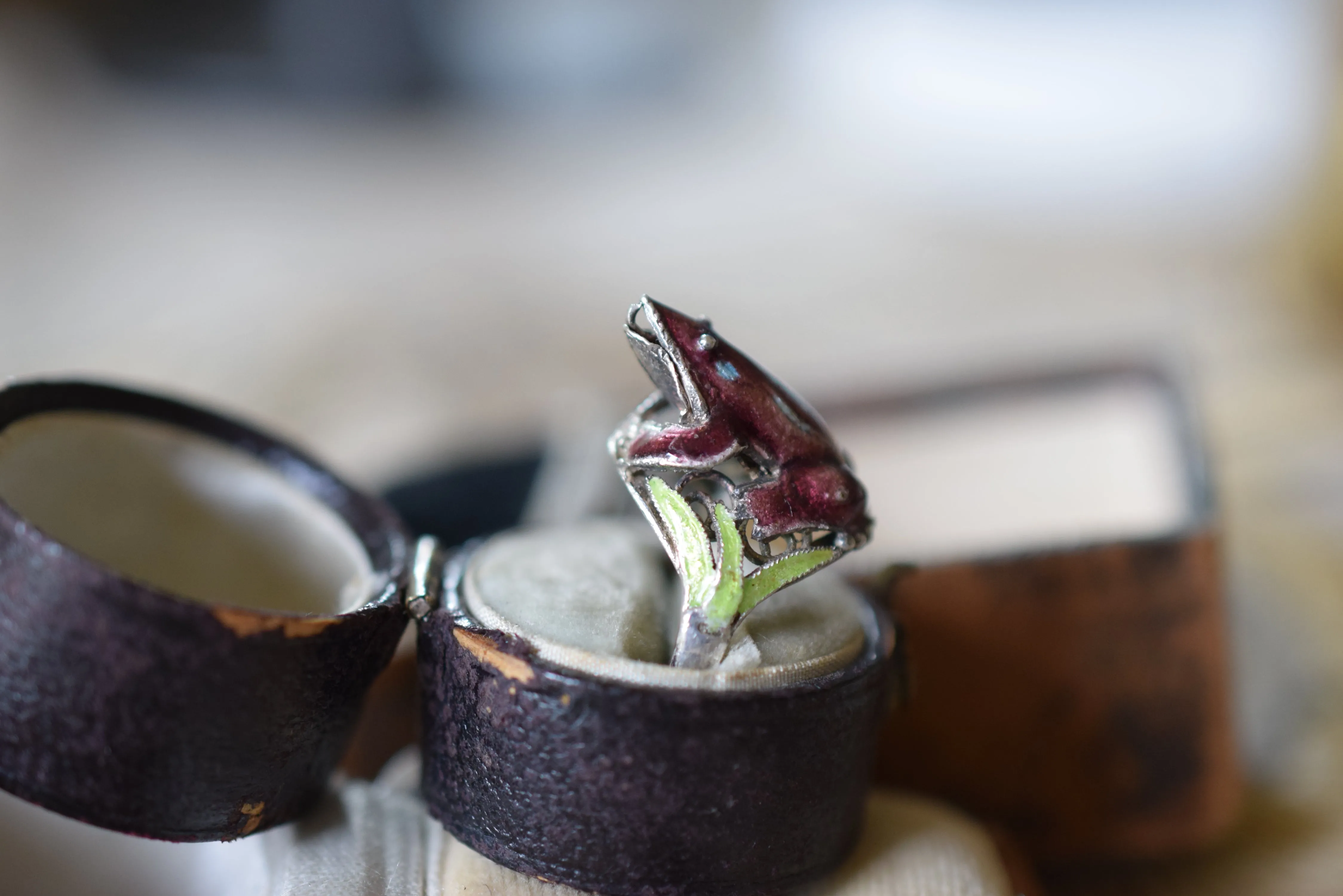 Vintage Enamel Frog Ring