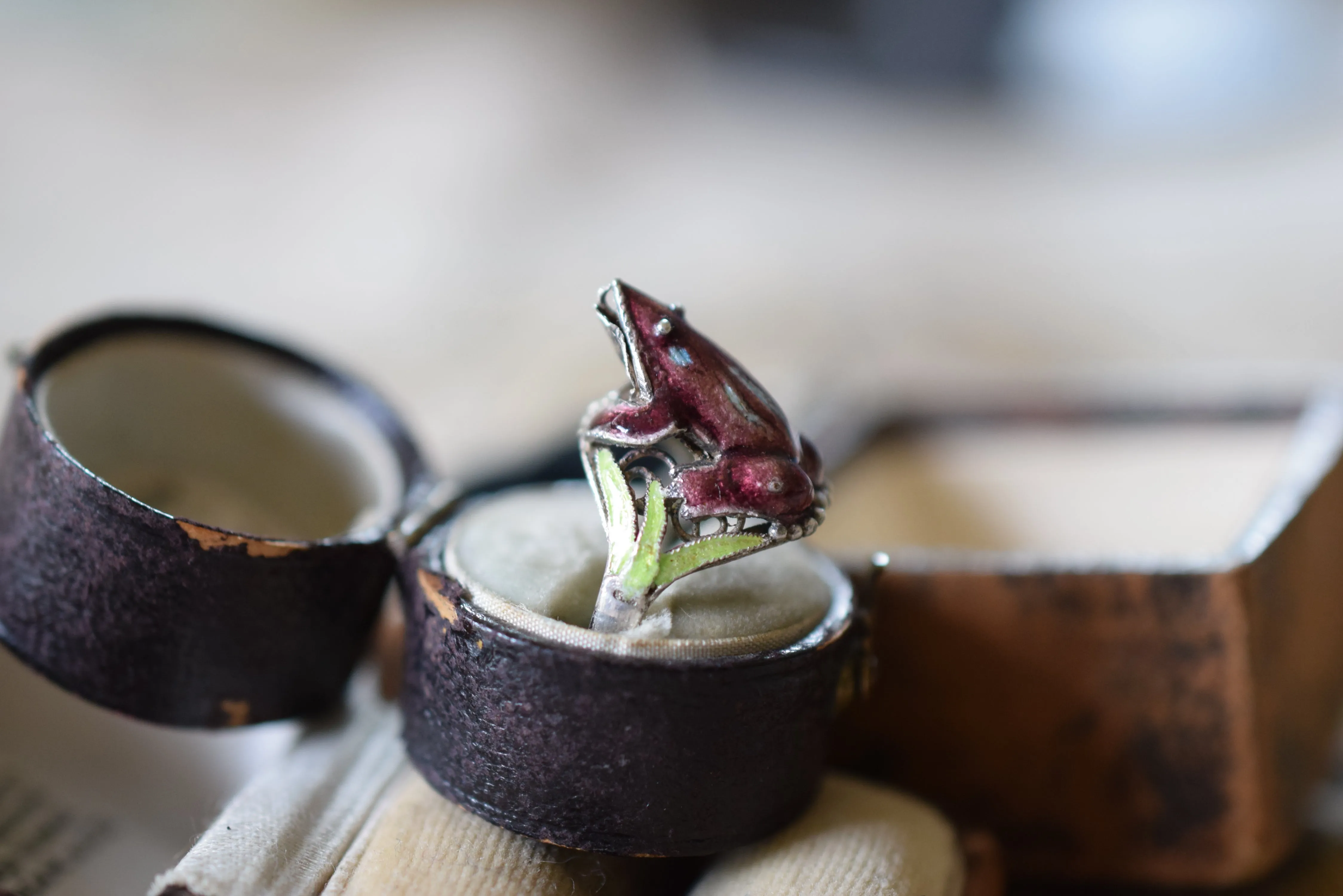 Vintage Enamel Frog Ring