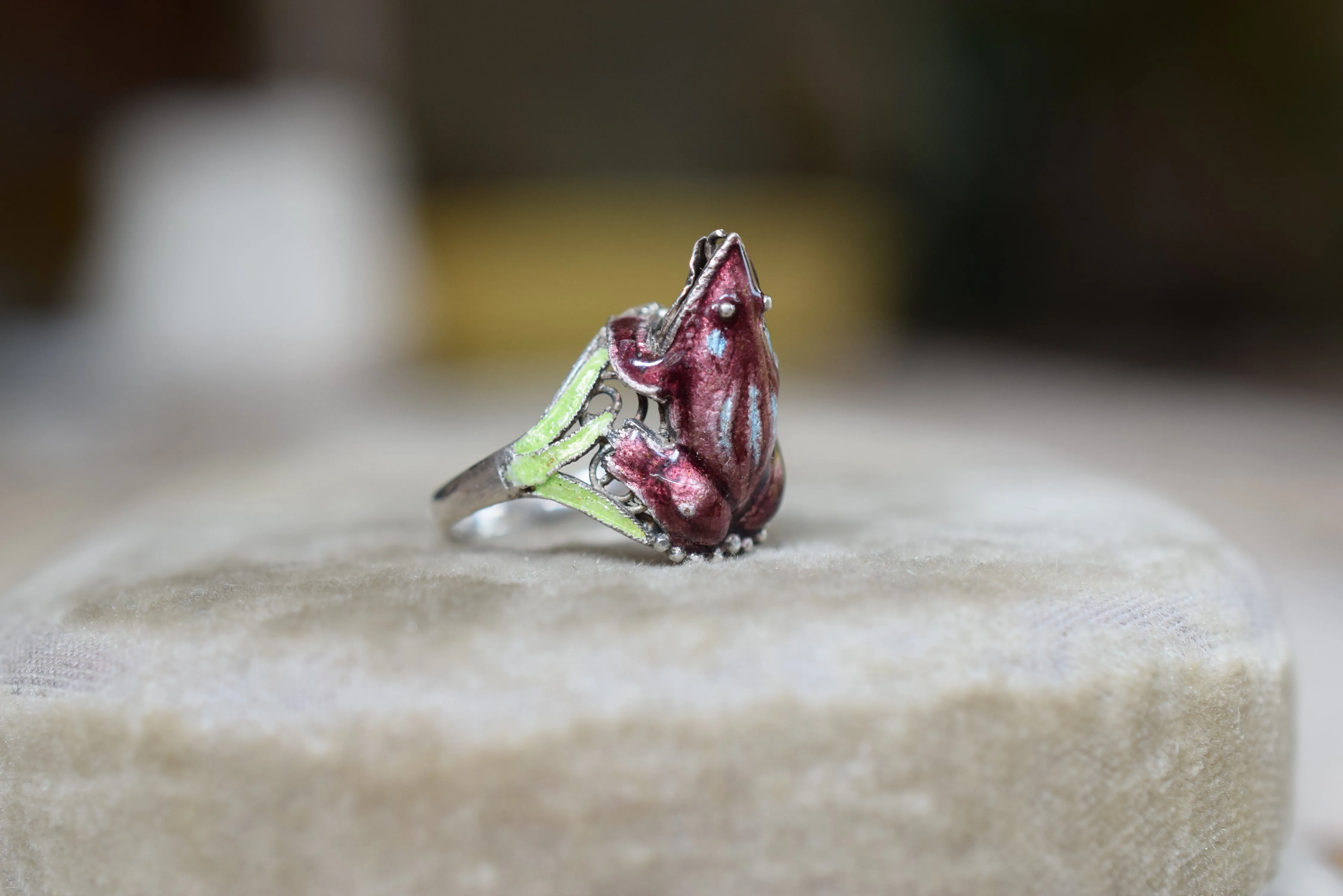 Vintage Enamel Frog Ring